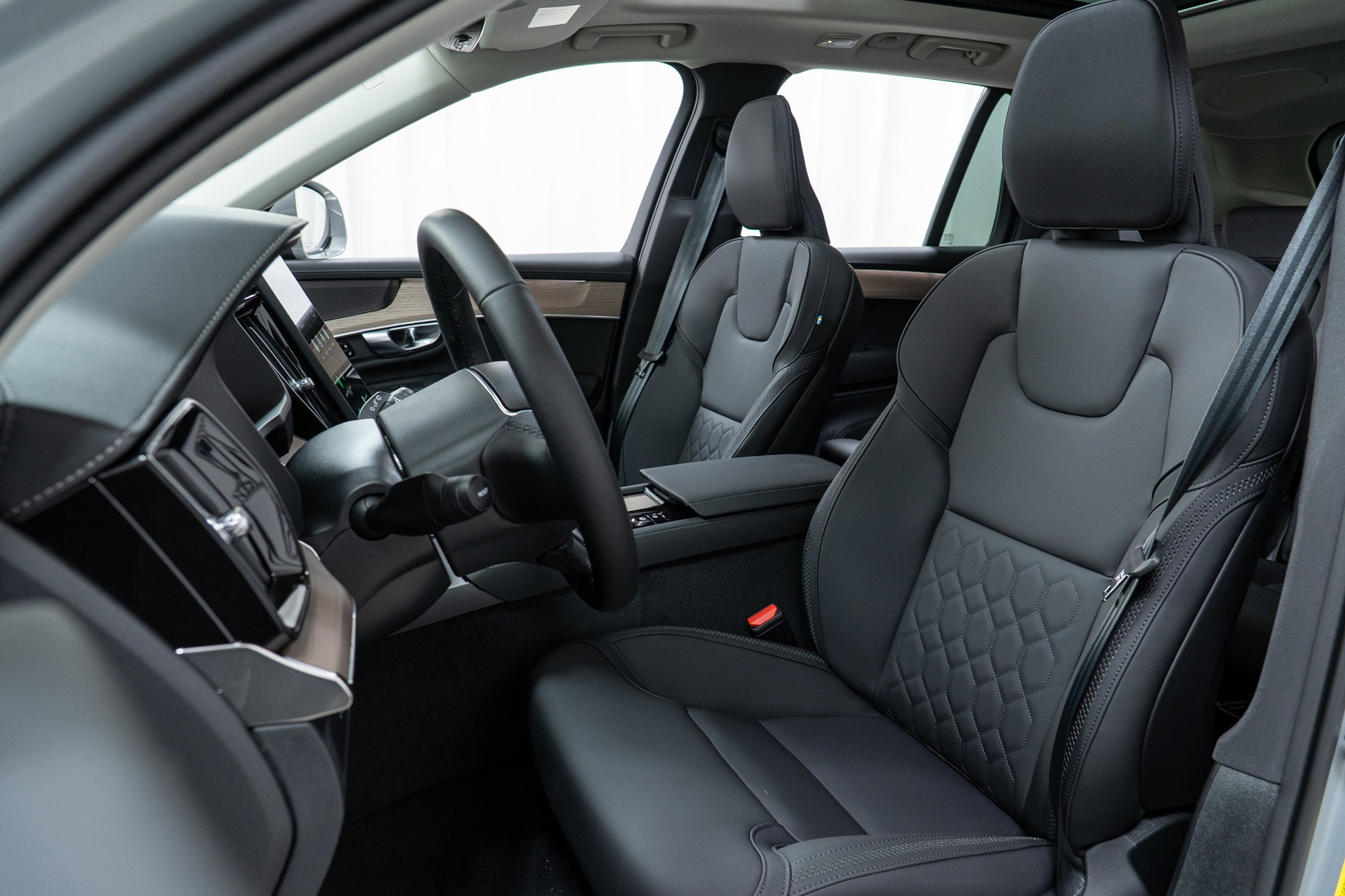 New 2026 Volvo XC90 B6 Plus w/ Protection Package Premier image 13