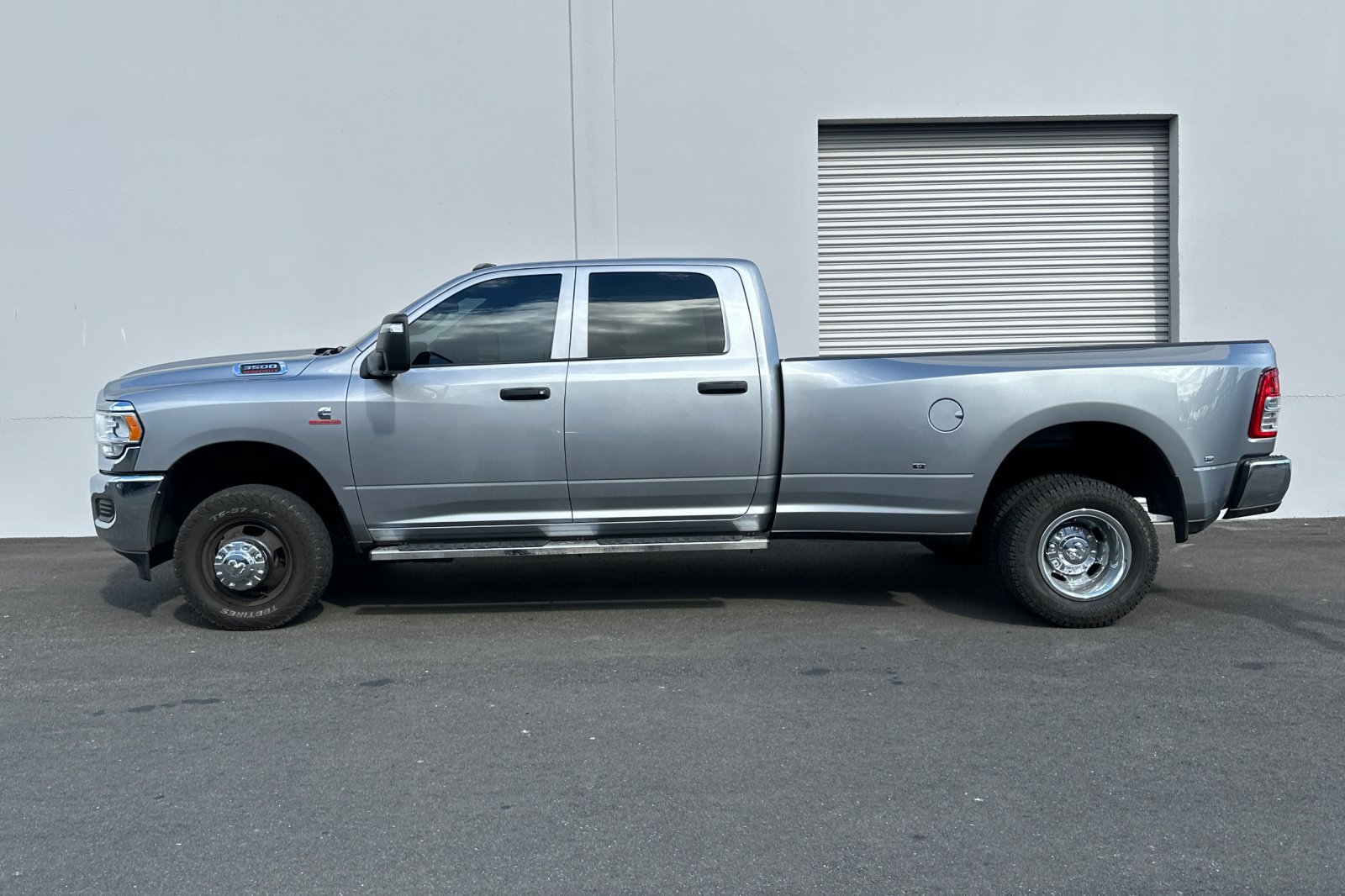 Used 2024 RAM 3500 Tradesman w/ Chrome Appearance Group AWD/4WD image 7