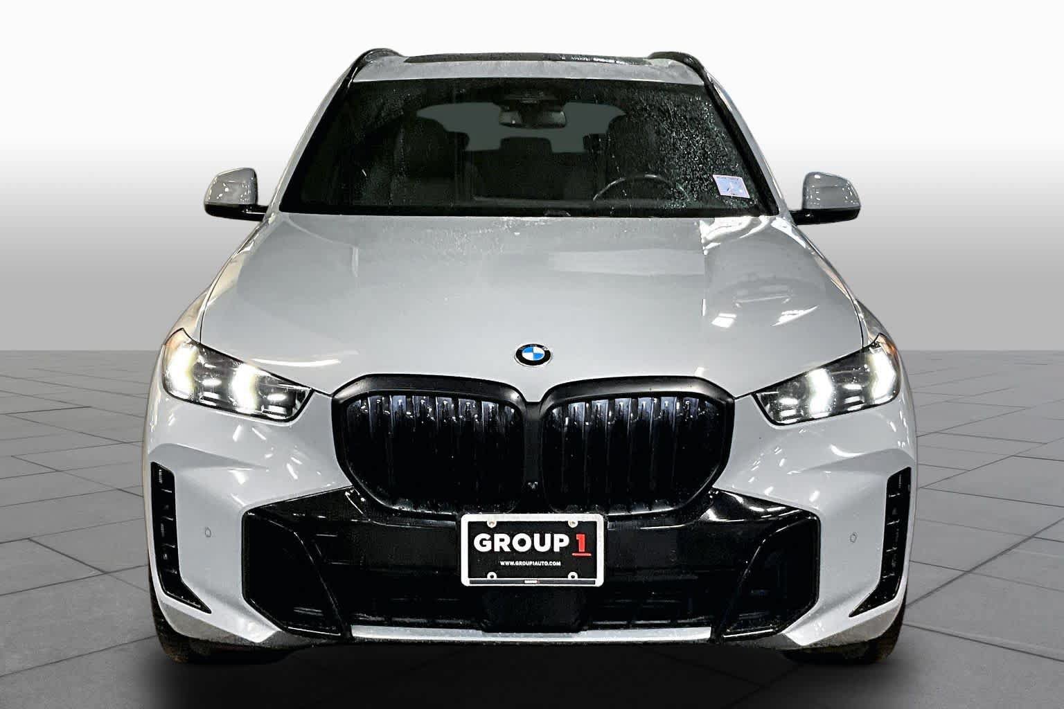 Used 2024 BMW X5 xDrive40i w/ M Sport Package AWD/4WD image 4