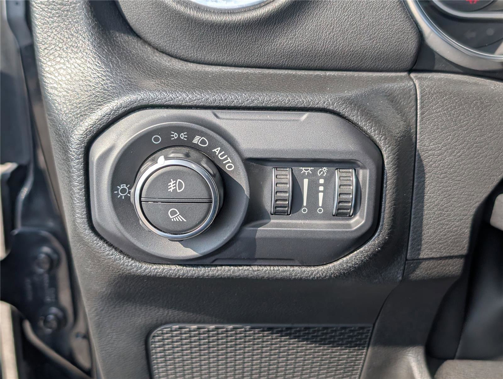 Used 2022 Jeep Gladiator Overland w/ Popular Equipment Package image 19