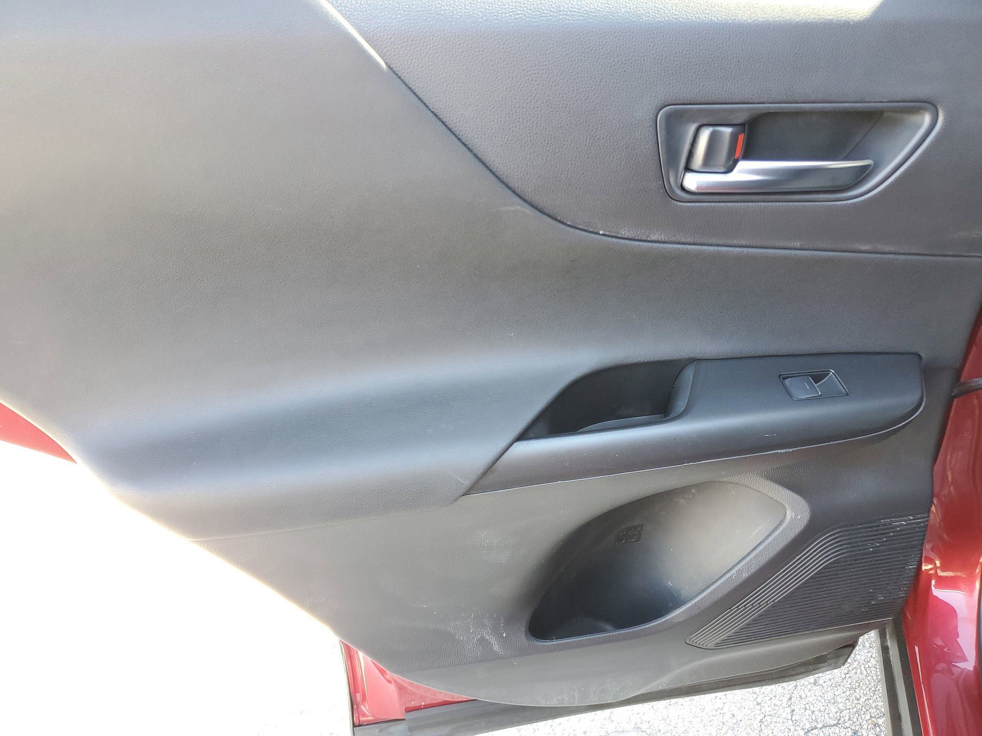 Used 2021 Toyota Venza LE image 10