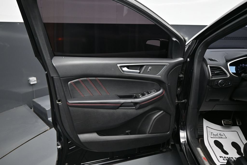 Used 2020 Ford Edge ST-Line FWD image 11