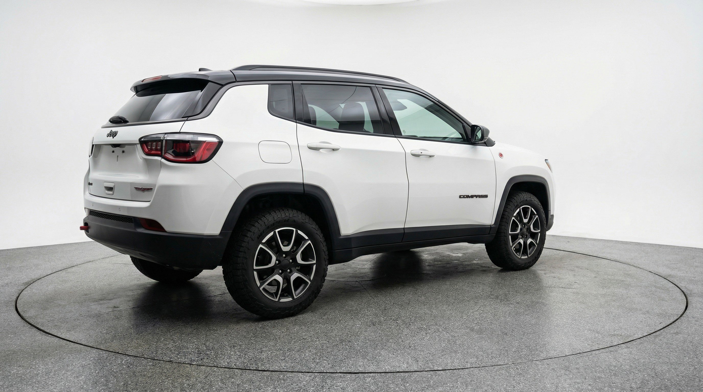 Used 2025 Jeep Compass Trailhawk AWD/4WD image 9