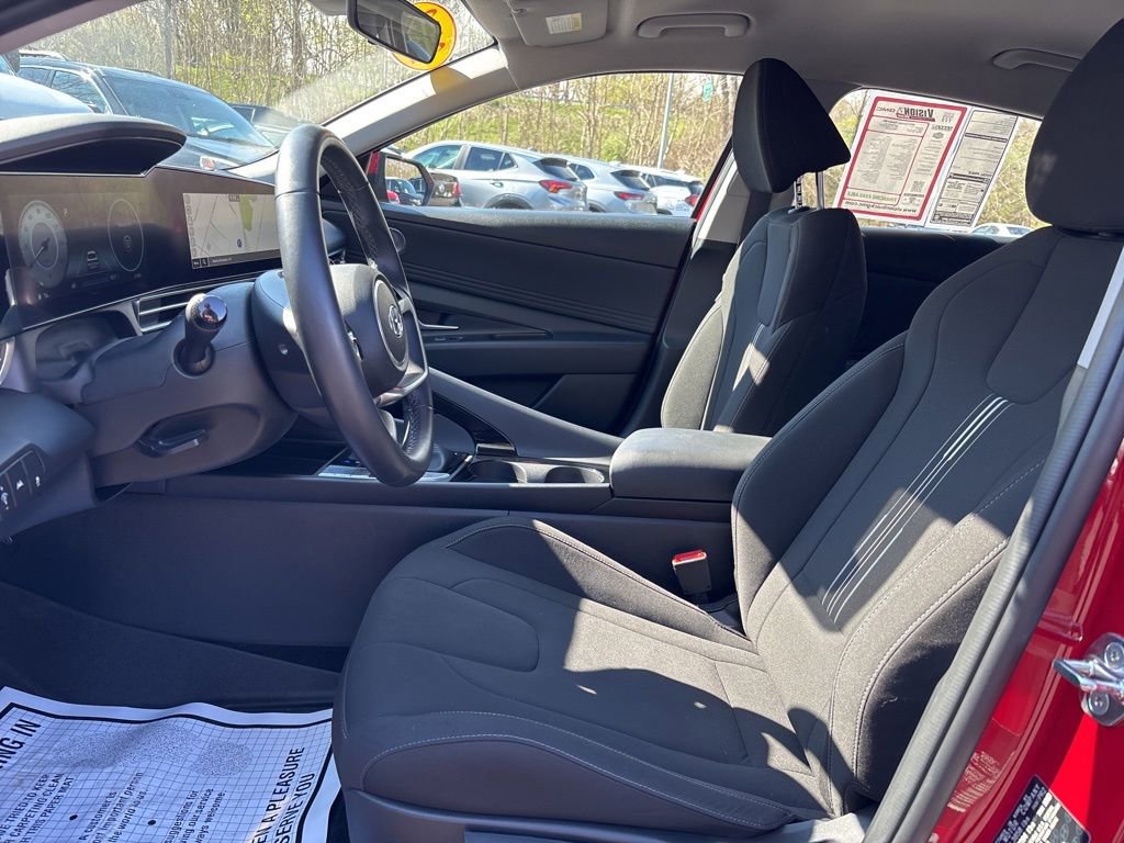 Used 2023 Hyundai Elantra SEL w/ Convenience Package FWD image 9