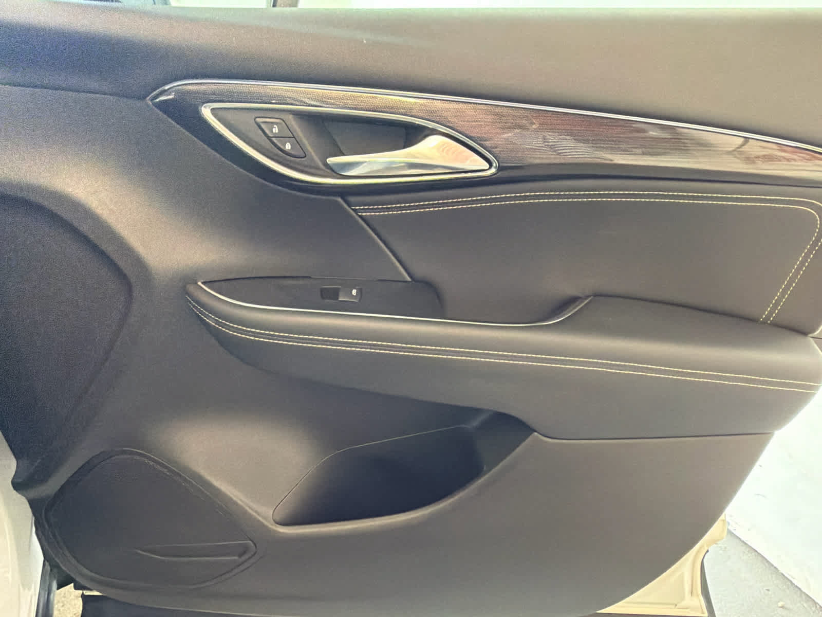 Used 2023 Buick Envision Preferred FWD image 28