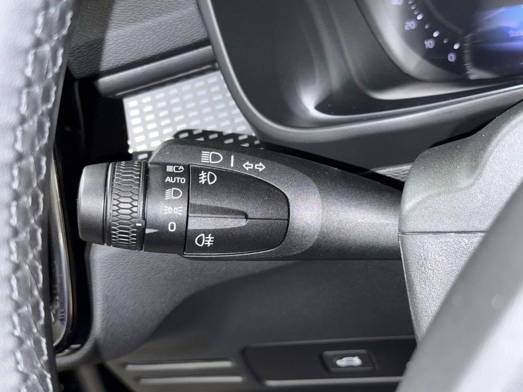 Used 2024 Volvo XC40 B5 Ultimate w/ Protection Package Premier AWD/4WD image 28