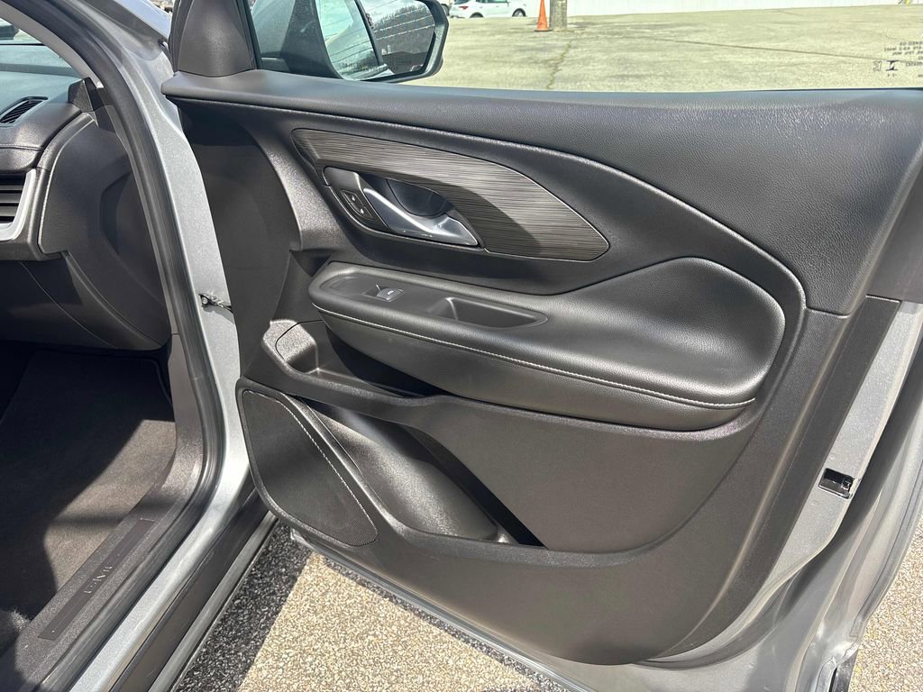 Used 2024 GMC Terrain SLE AWD/4WD image 29