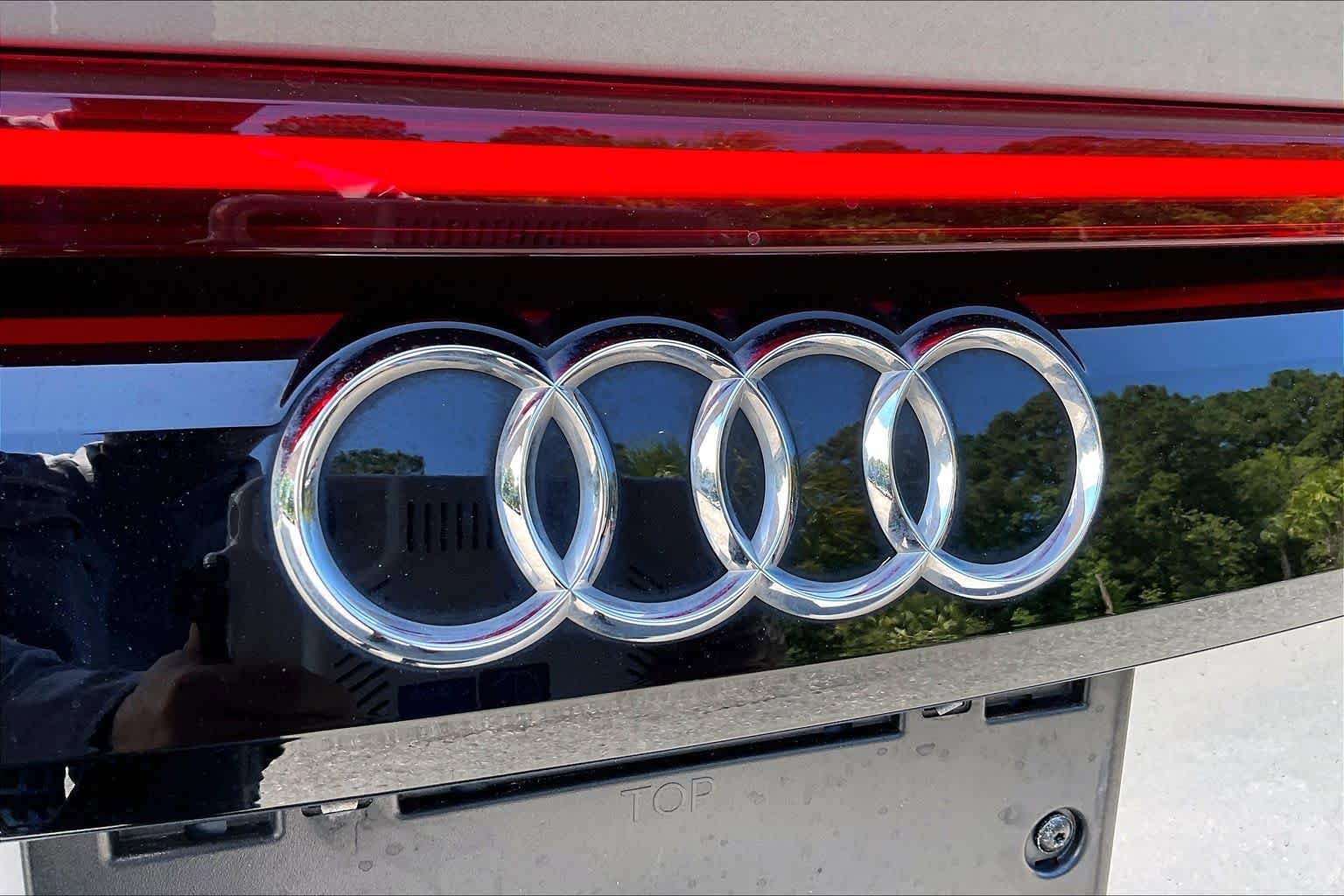 Used 2022 Audi Q8 Premium Plus AWD/4WD image 31