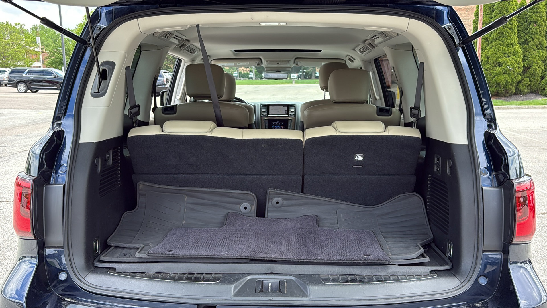 Used 2021 INFINITI QX80 Premium Select w/ All-Season Package AWD/4WD image 33