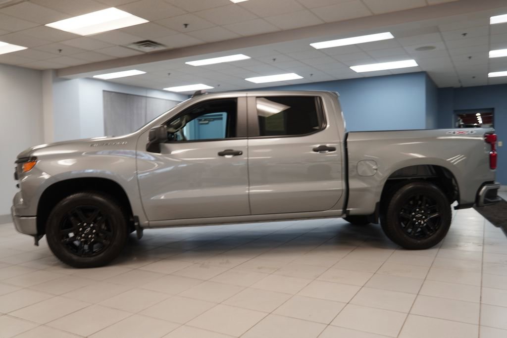 Used 2025 Chevrolet Silverado 1500 Custom image 2
