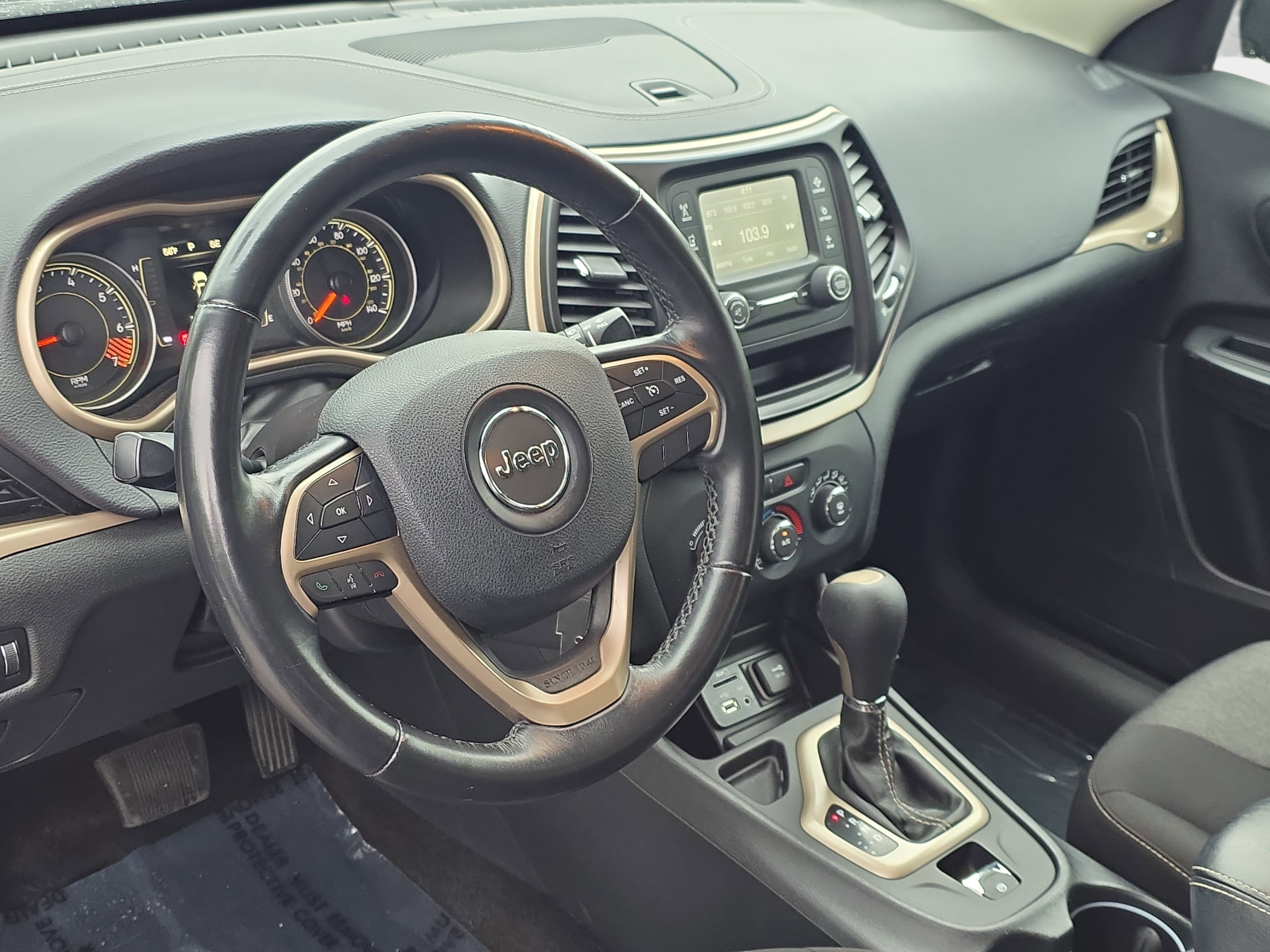 Used 2015 Jeep Cherokee Sport FWD image 13