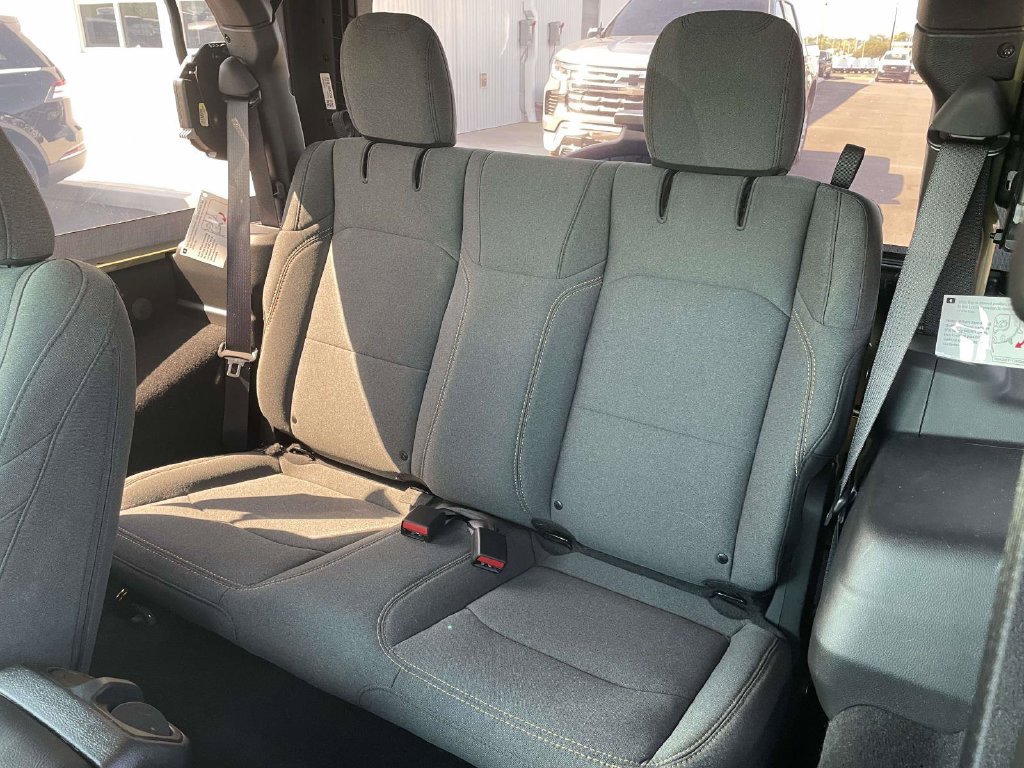 Used 2025 Jeep Wrangler Sport AWD/4WD image 11