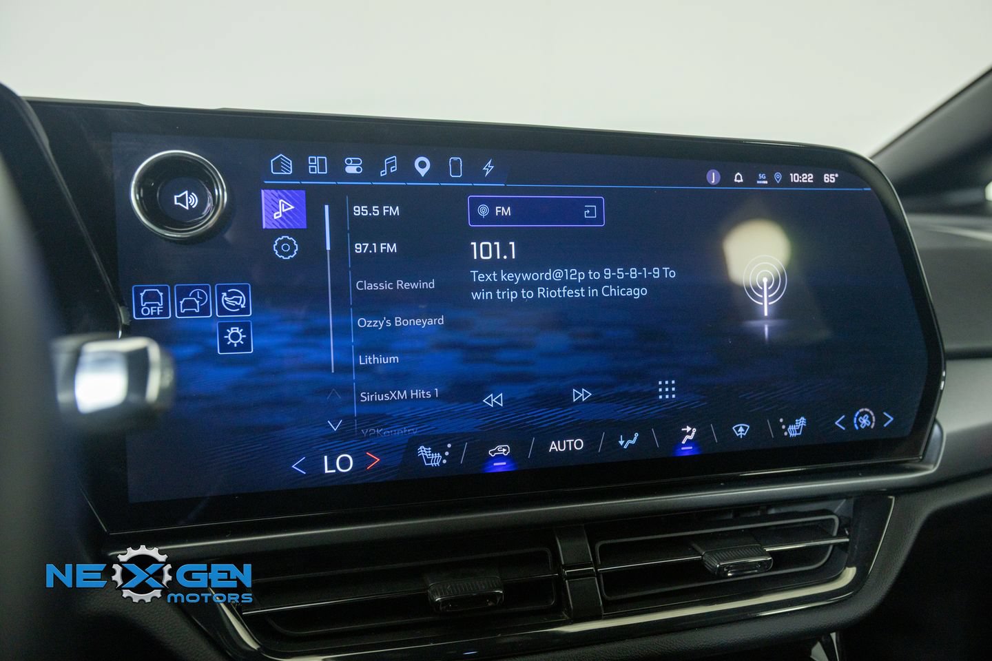 Used 2024 Chevrolet Equinox EV RS FWD image 19