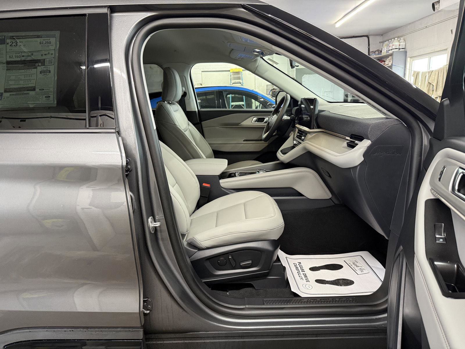 New 2026 Ford Explorer Active AWD/4WD image 29