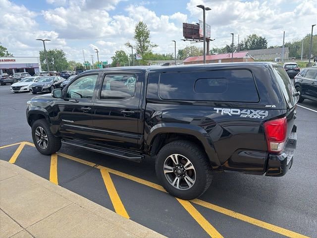 Used 2016 Toyota Tacoma TRD Sport w/ Towing Package image 12