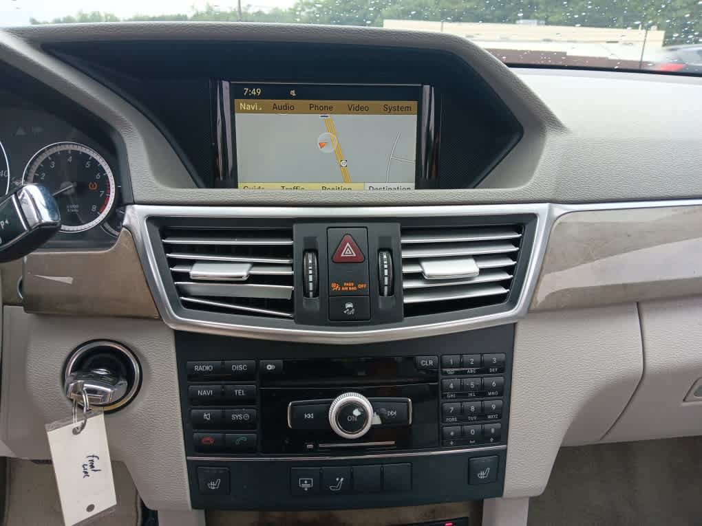 Used 2010 Mercedes-Benz E 350 4MATIC Sedan image 21