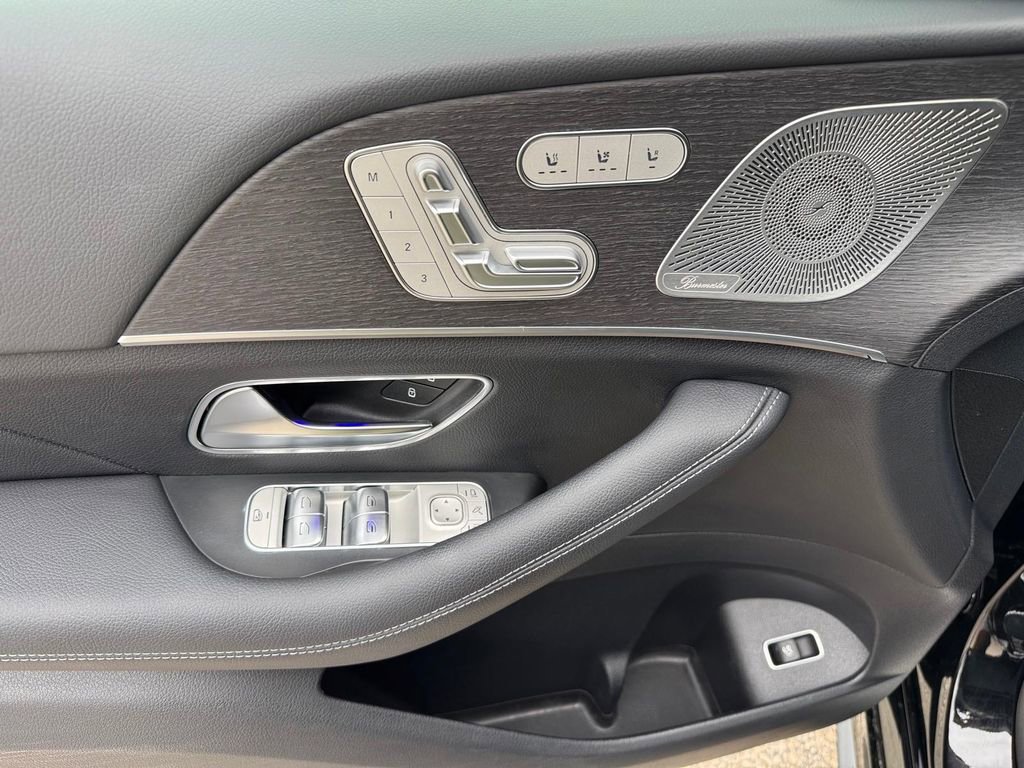 Used 2022 Mercedes-Benz GLS 450 4MATIC image 9