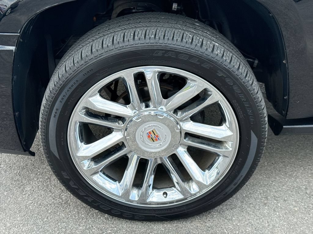 Used 2014 Cadillac Escalade Platinum AWD/4WD image 2