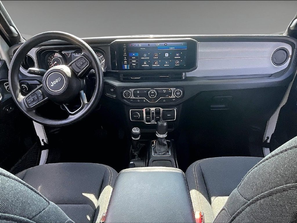 Used 2025 Jeep Gladiator Sport AWD/4WD image 21