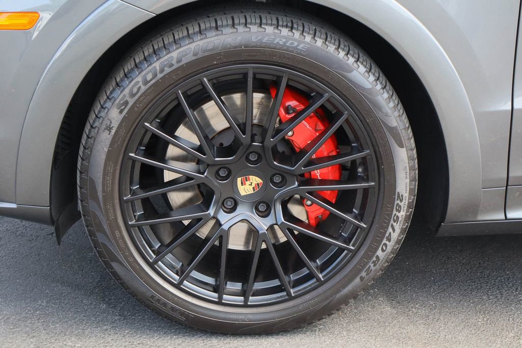 Used 2023 Porsche Cayenne GTS image 32