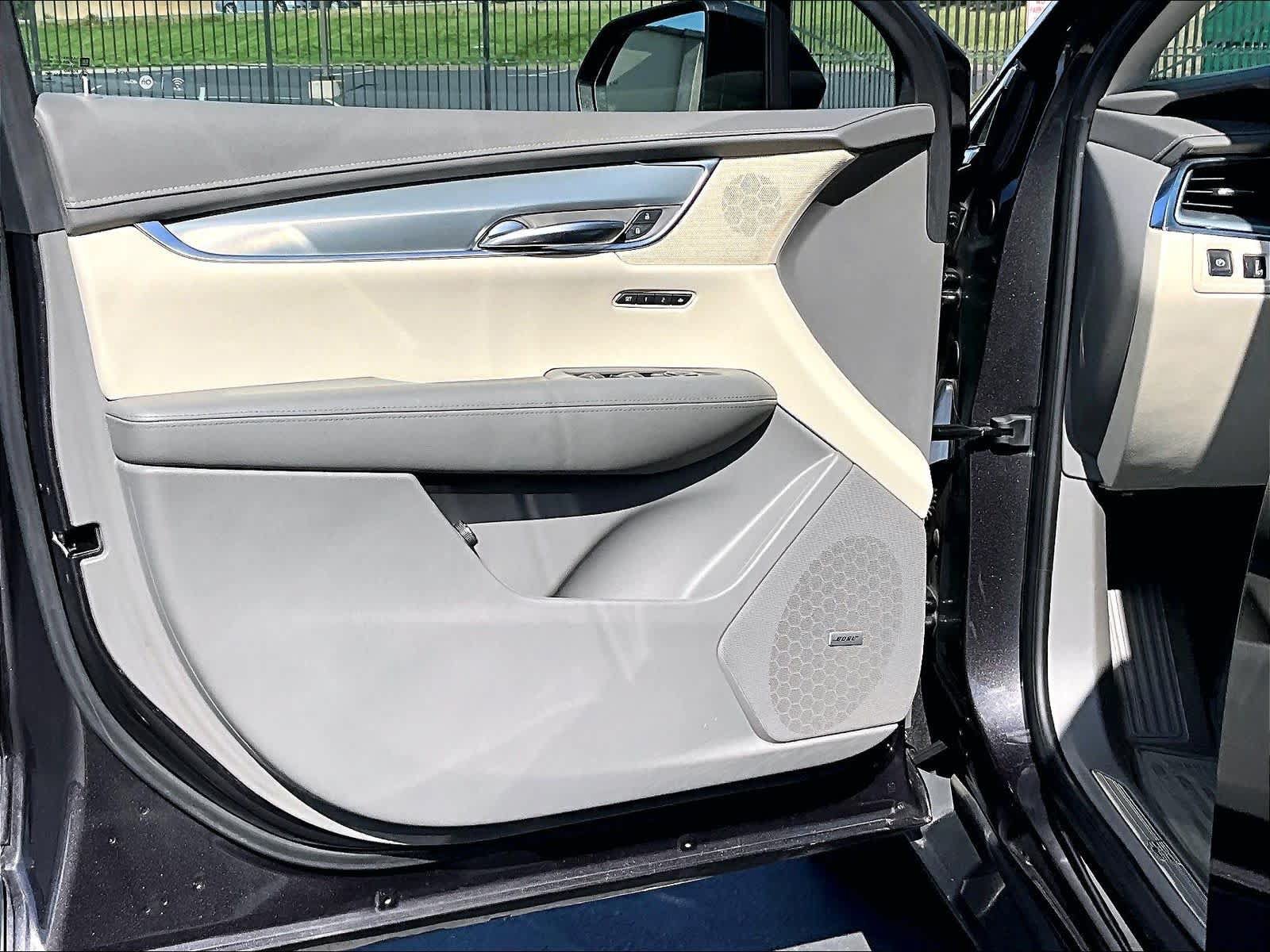 Used 2018 Cadillac XT5 Luxury w/ Driver Awareness Package AWD/4WD image 26