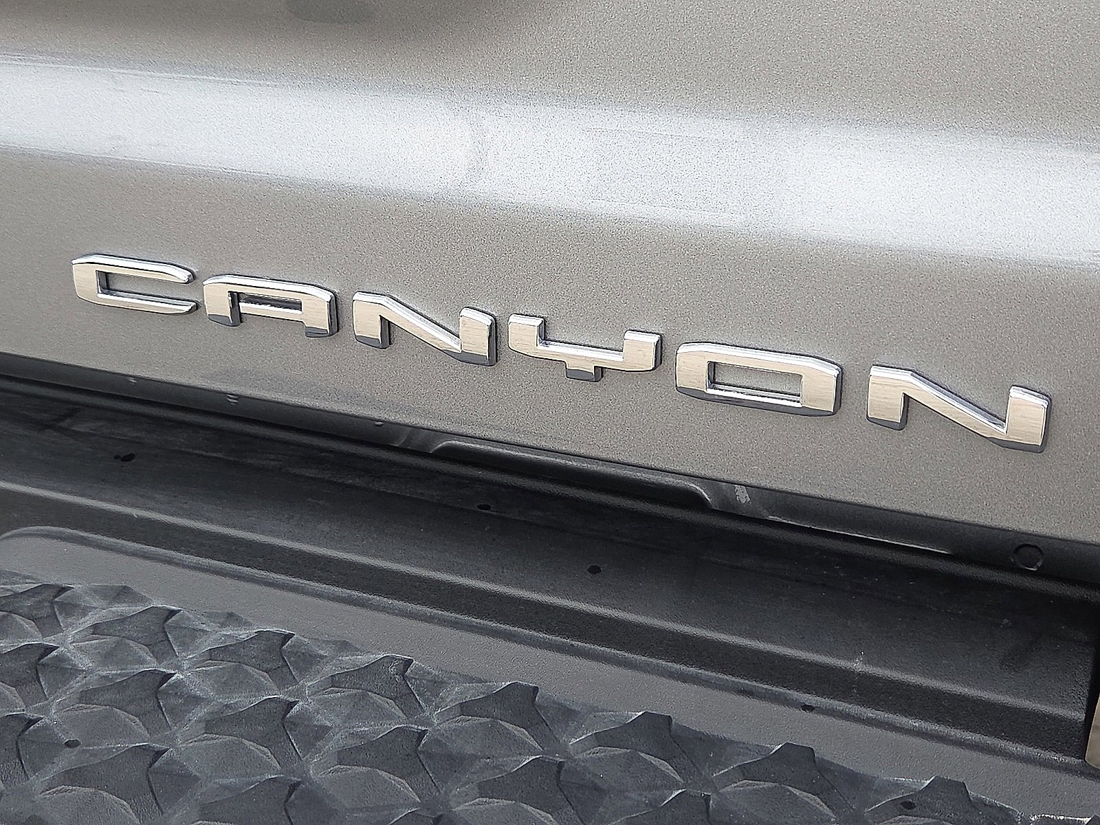 Used 2026 GMC Canyon Denali image 9