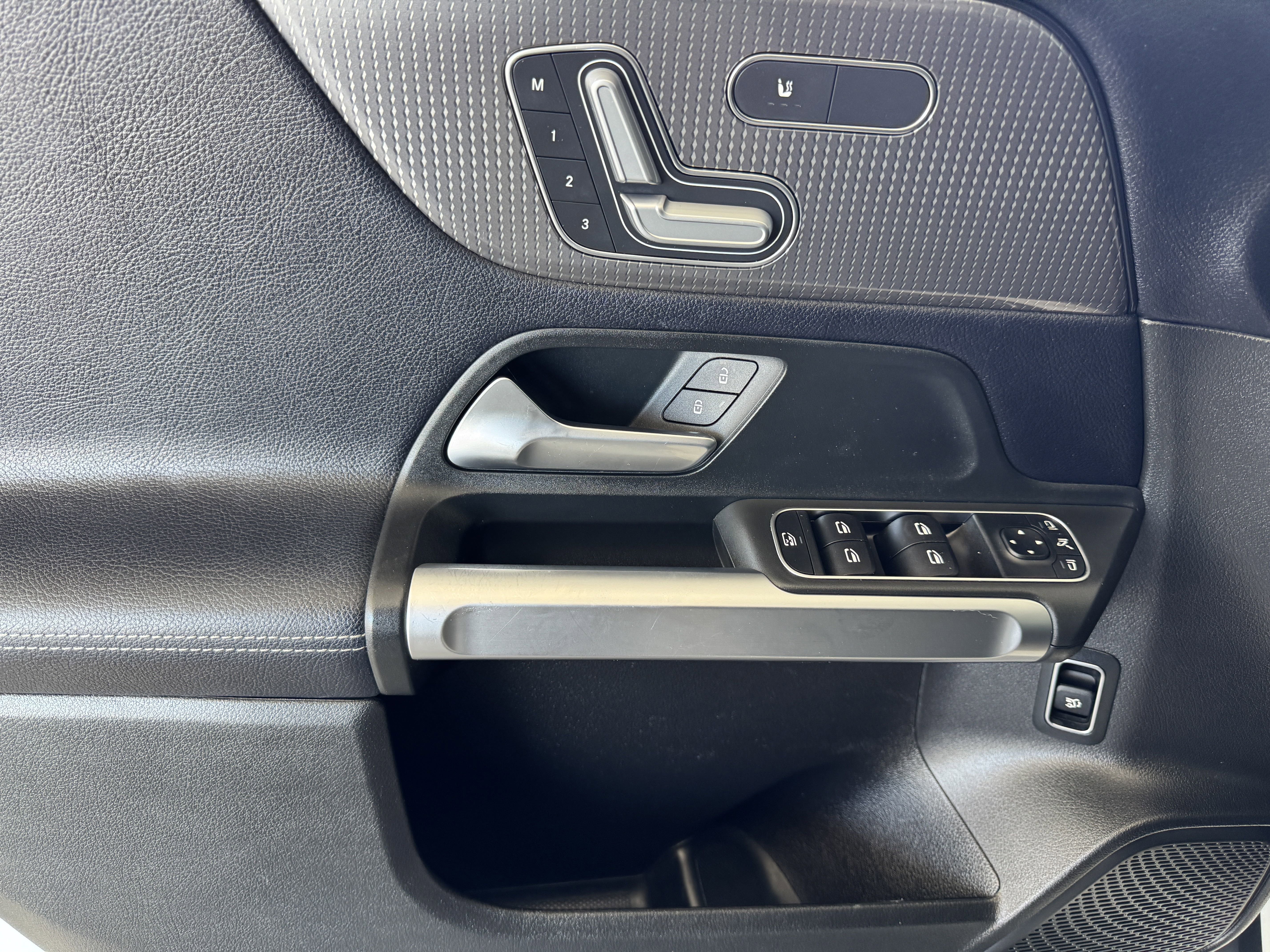 Used 2020 Mercedes-Benz GLB 250 4MATIC image 9