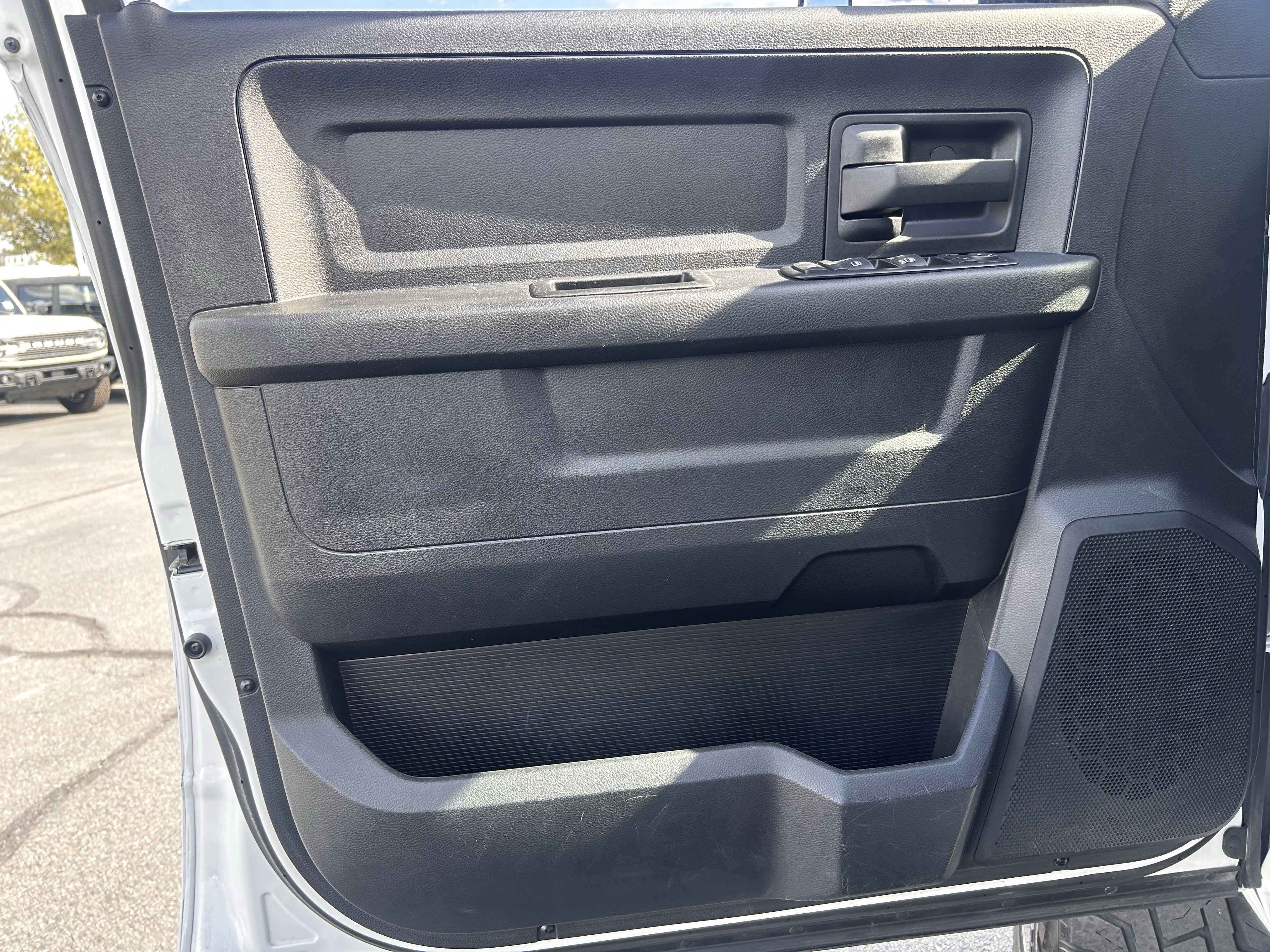 Used 2014 RAM 3500 Tradesman w/ Chrome Appearance Group image 15