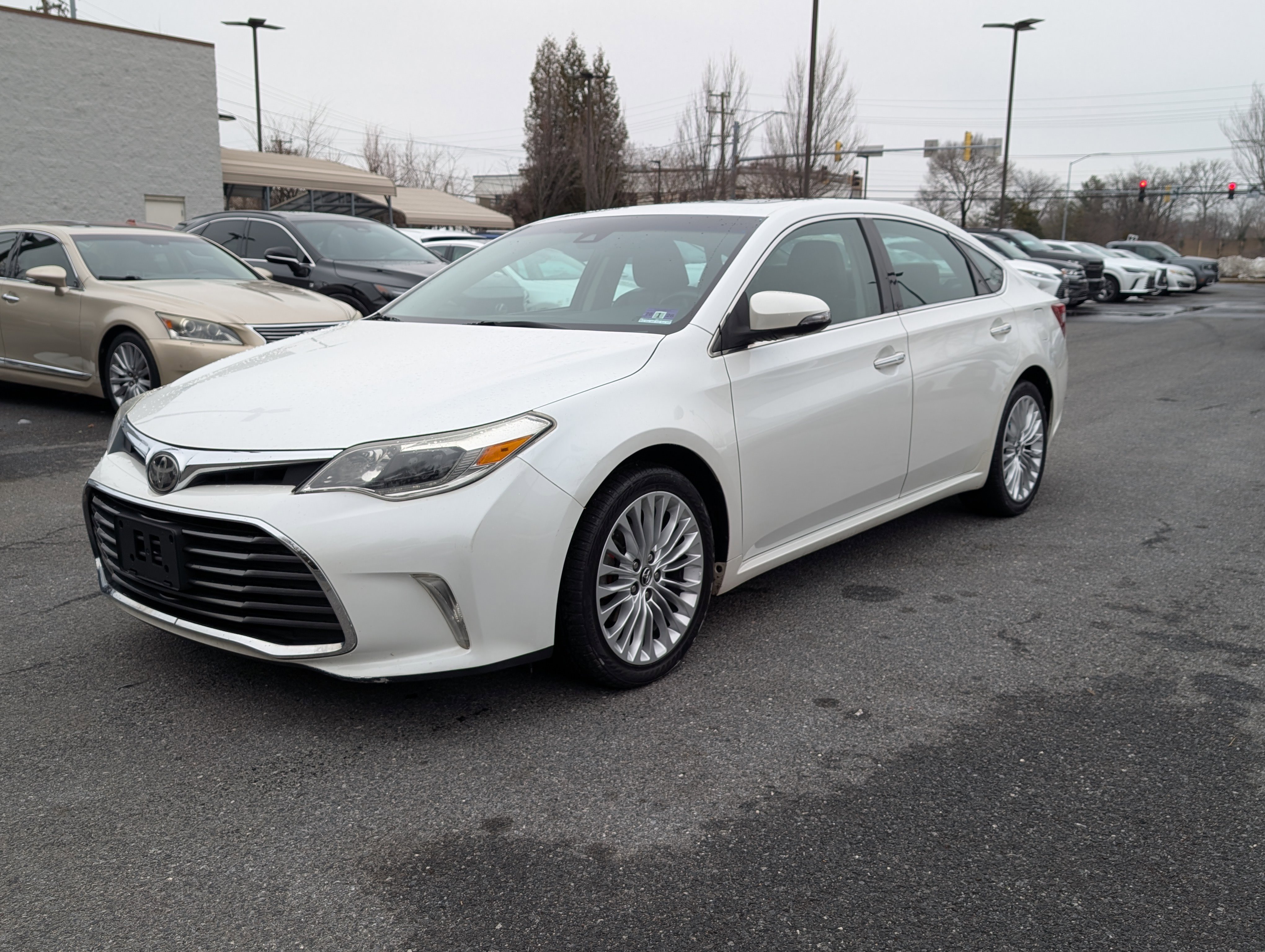 Used 2016 Toyota Avalon Limited w/ Toyota Safety Sense Package image 7