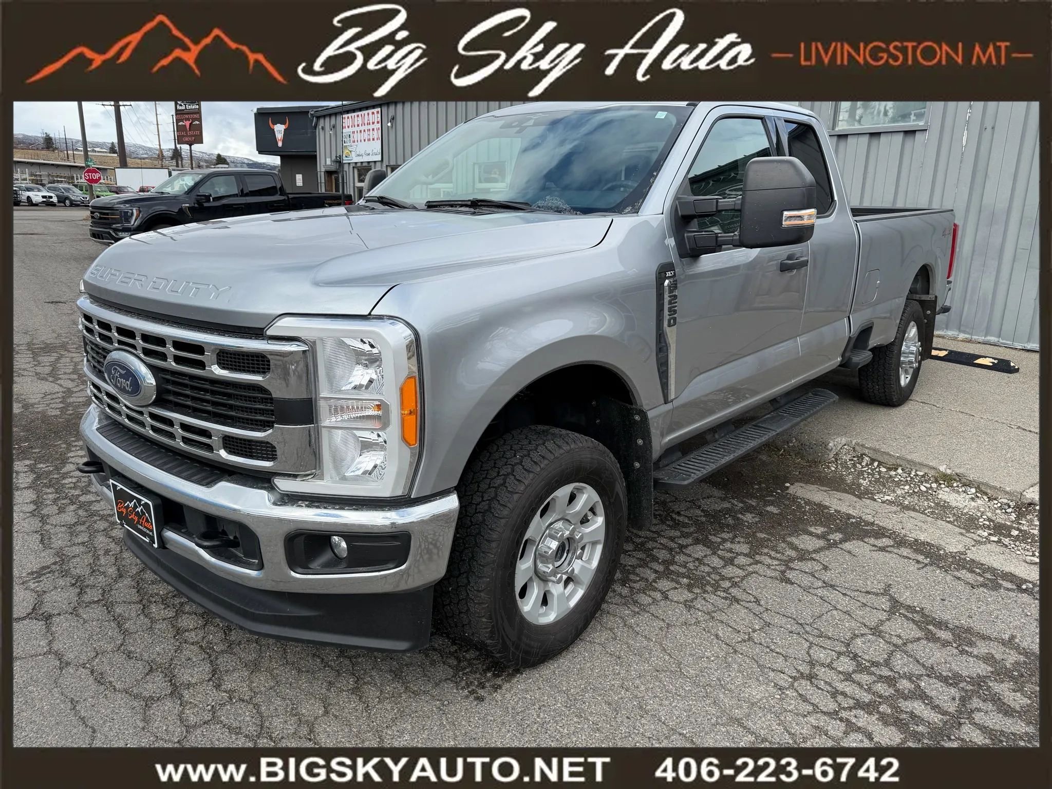 Used 2023 Ford F250 XLT w/ Camper Package image 3