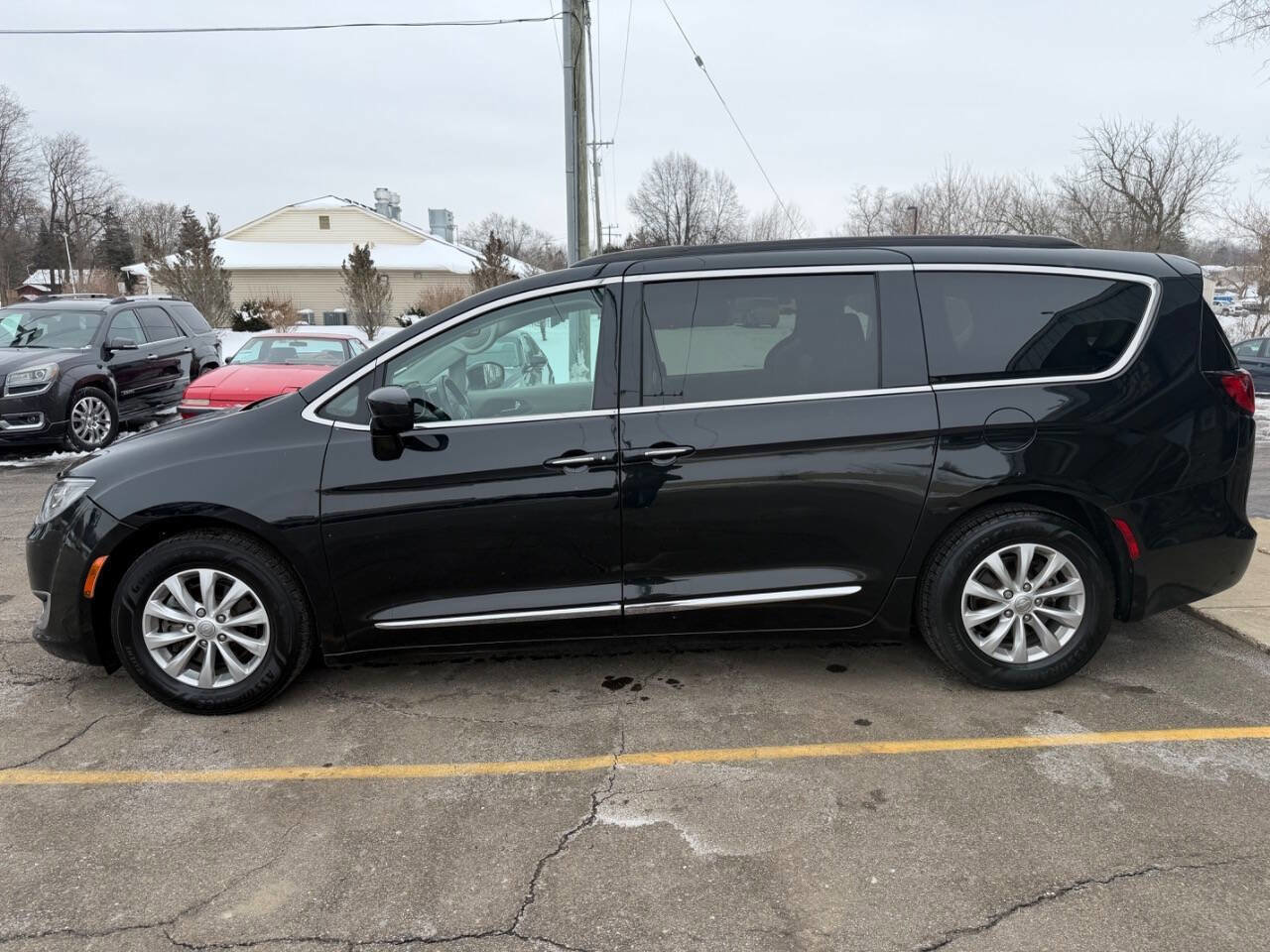 Used 2017 Chrysler Pacifica Touring-L image 6