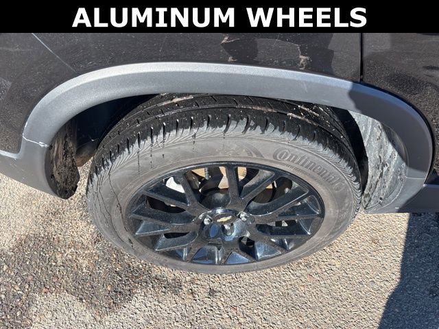 Used 2022 Chevrolet Trax LT w/ Midnight Edition AWD/4WD image 23