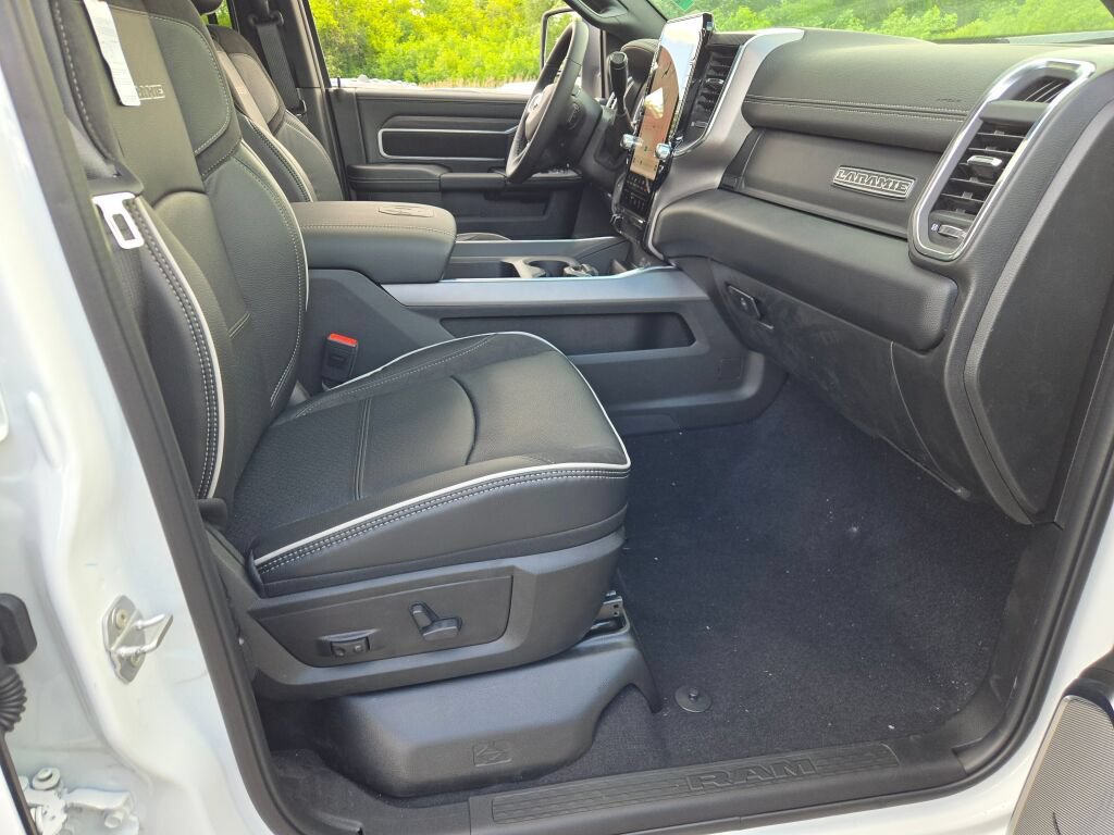 New 2026 RAM 2500 Laramie AWD/4WD image 11