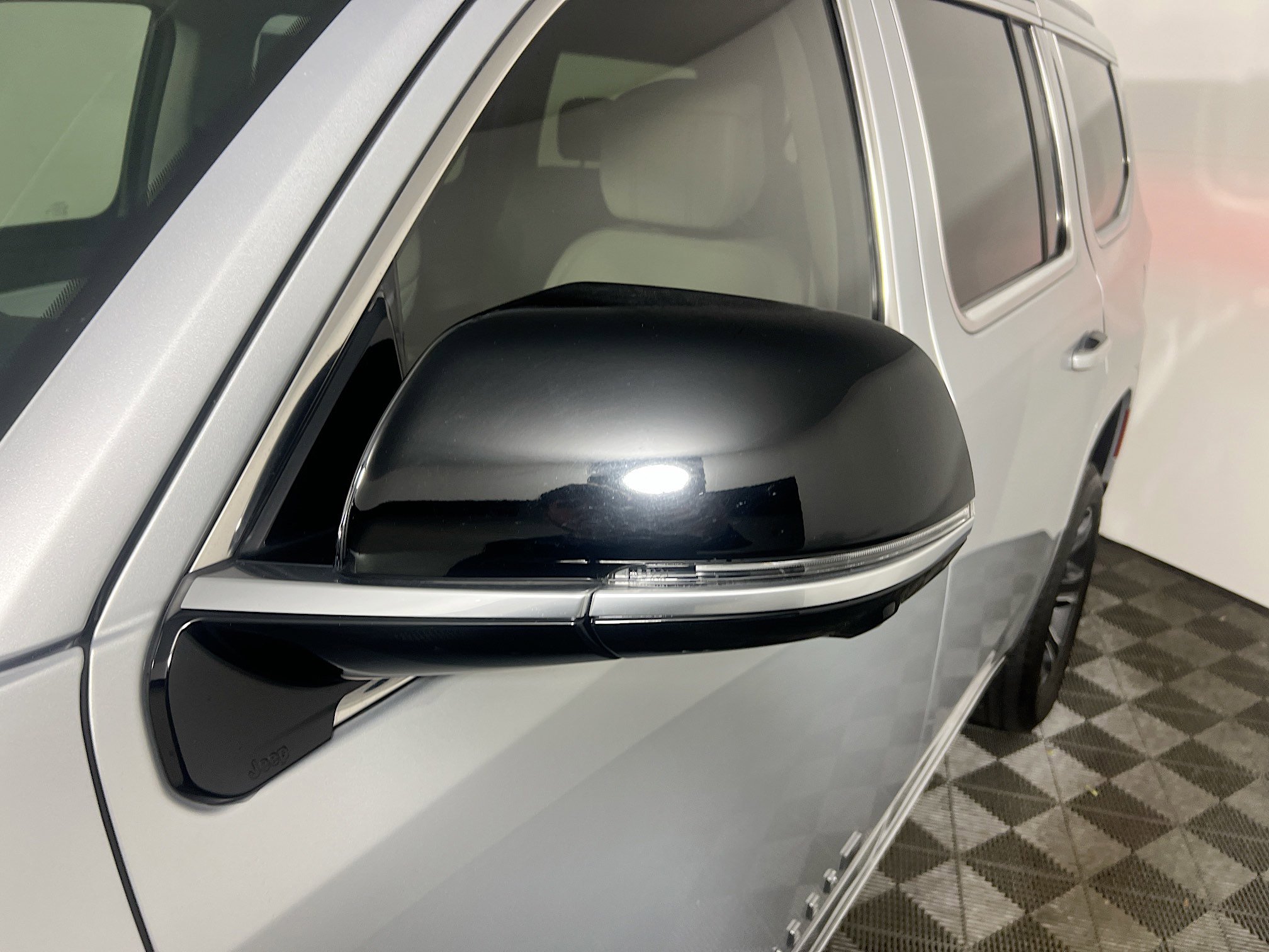 Used 2023 Jeep Grand Wagoneer 4WD image 12