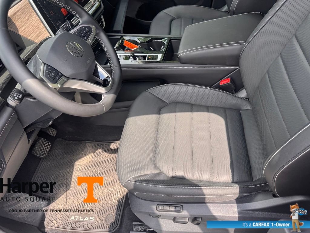 Used 2025 Volkswagen Atlas SEL AWD/4WD image 13