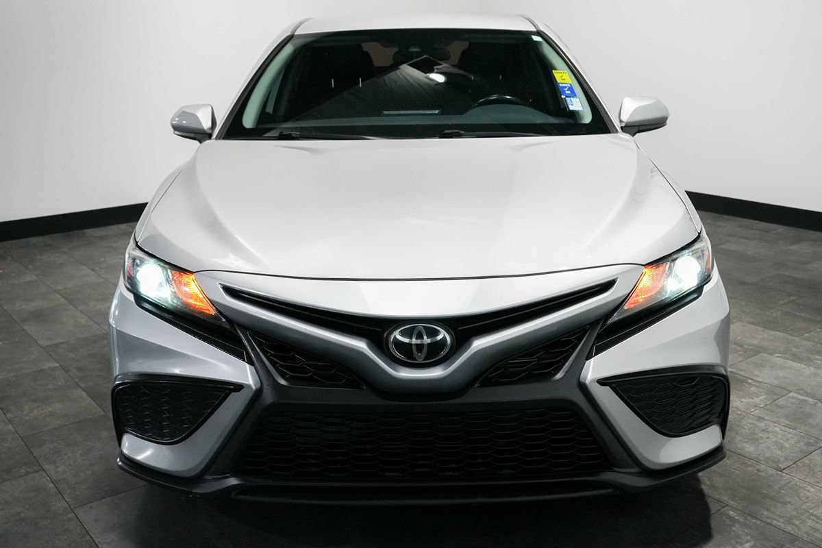 Used 2021 Toyota Camry SE FWD image 6
