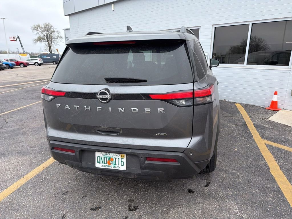 Used 2025 Nissan Pathfinder SV image 6