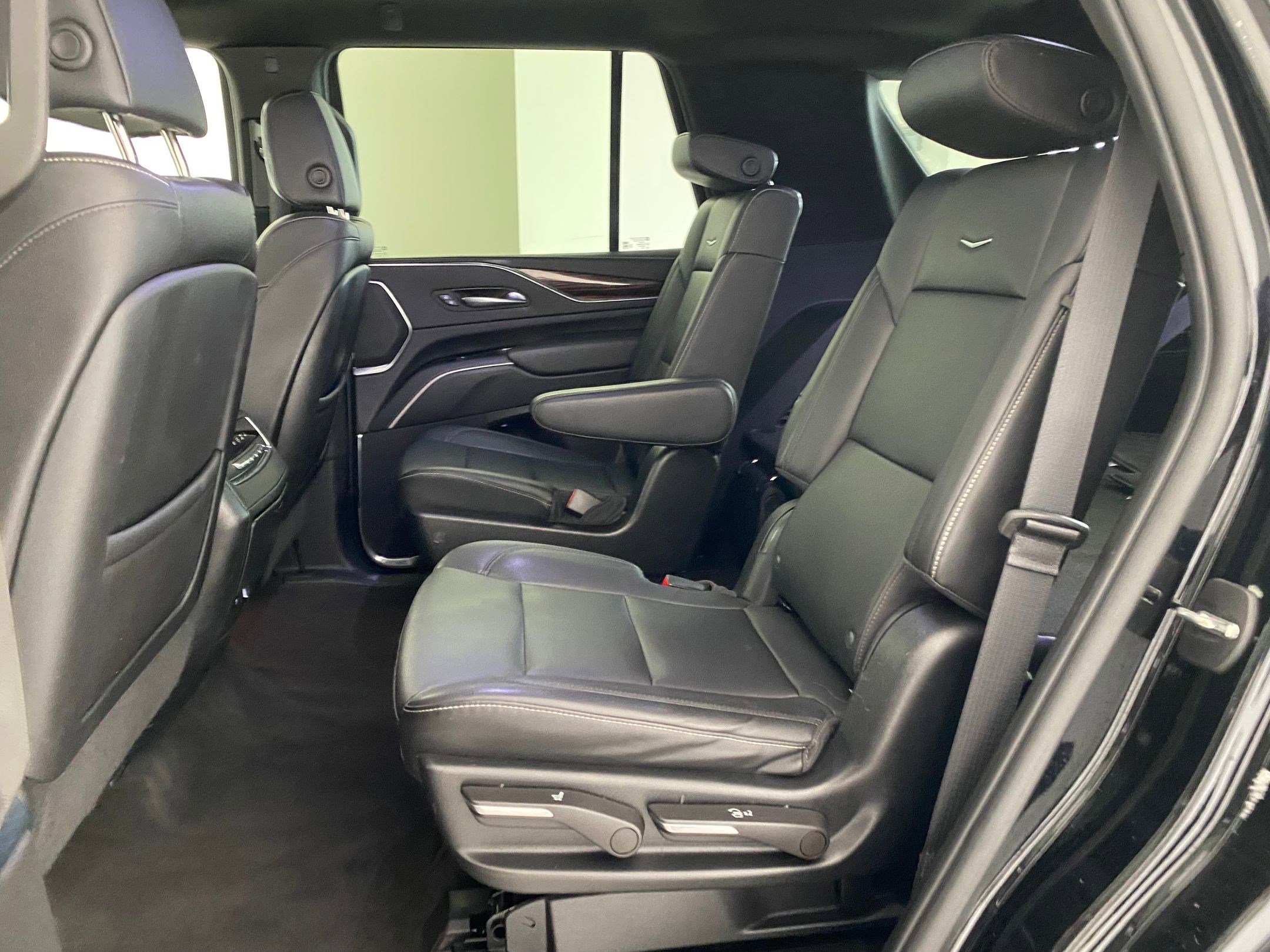 Used 2022 Cadillac Escalade Luxury image 14