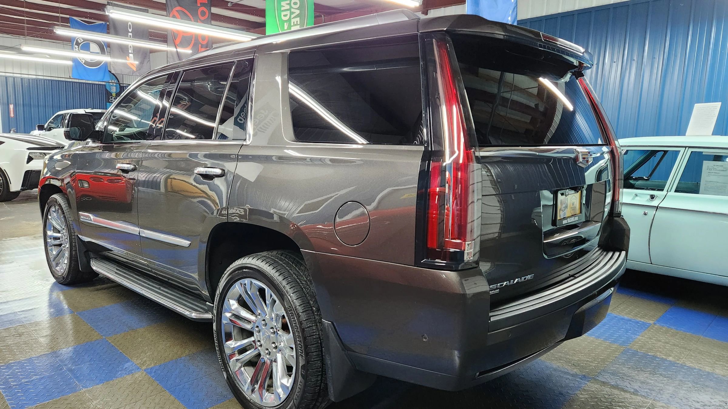 Used 2020 Cadillac Escalade Luxury w/ LPO, Radiant Package image 5
