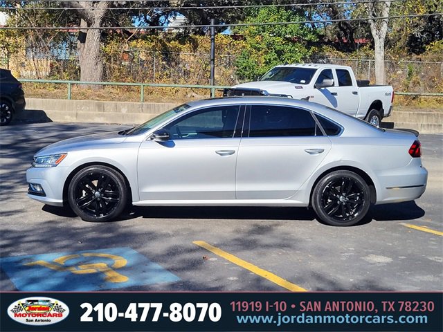 Used 2018 Volkswagen Passat 2.0T SE image 2