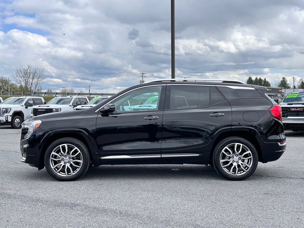 Used 2023 GMC Terrain Denali w/ Denali Premium Package AWD/4WD image 7