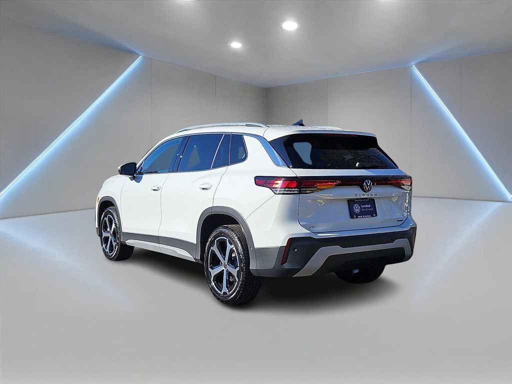 Certified 2025 Volkswagen Tiguan SE image 5