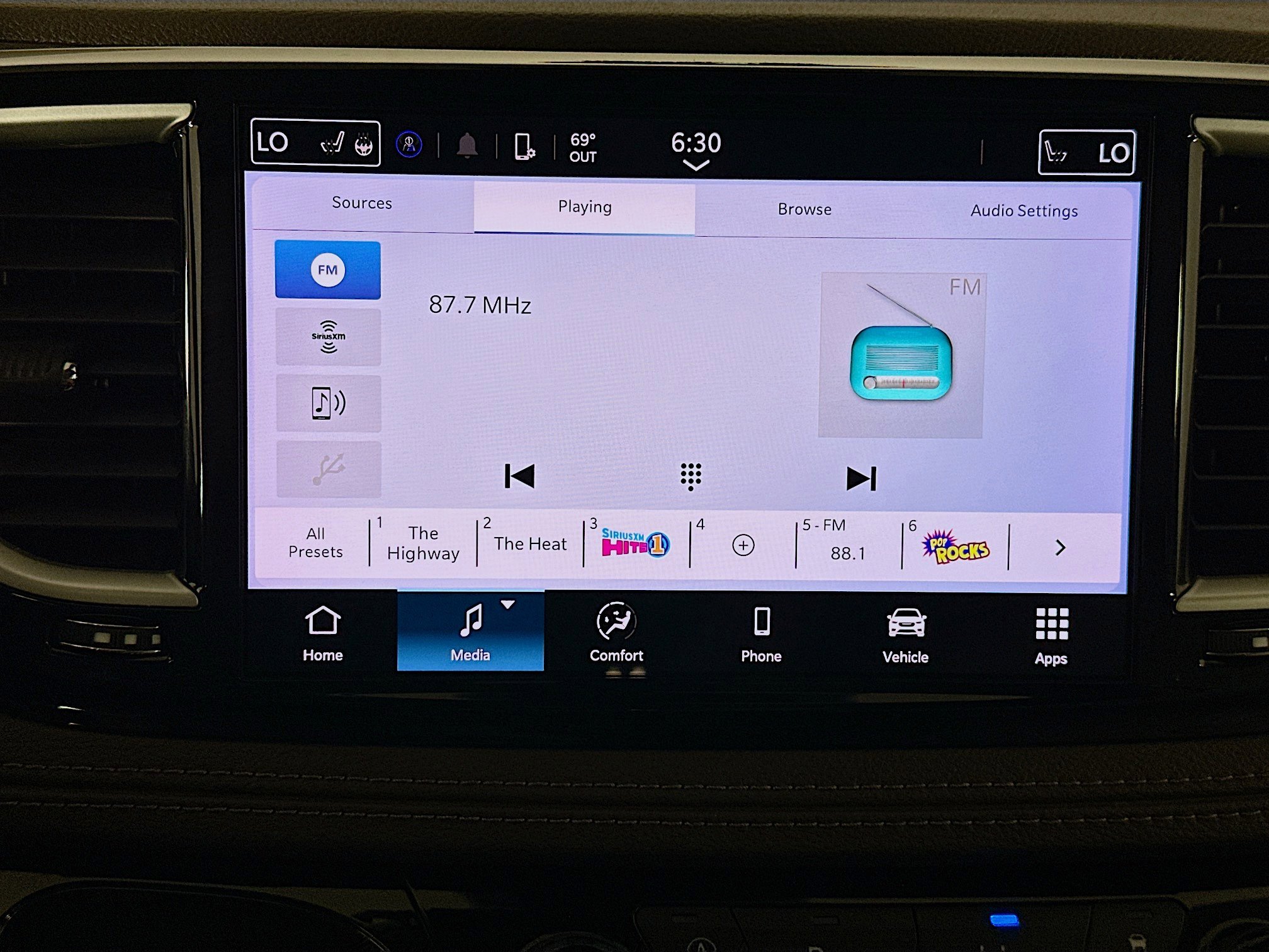 Used 2021 Chrysler Pacifica Touring-L image 21