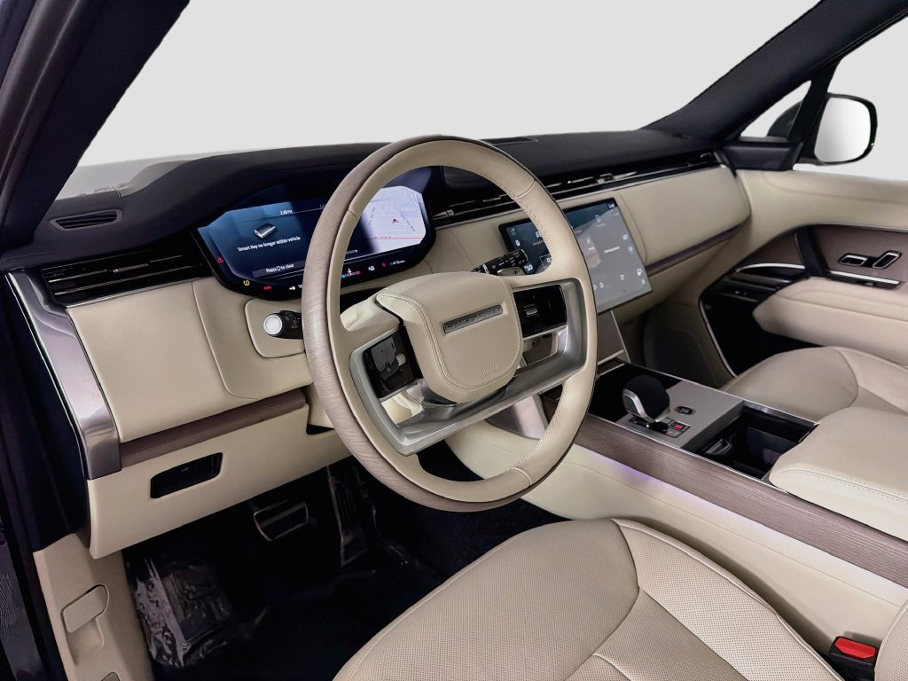 Certified 2025 Land Rover Range Rover SE AWD/4WD image 9