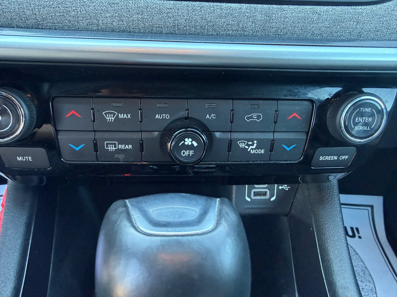 Used 2022 Jeep Compass Latitude w/ Convenience Group AWD/4WD image 35