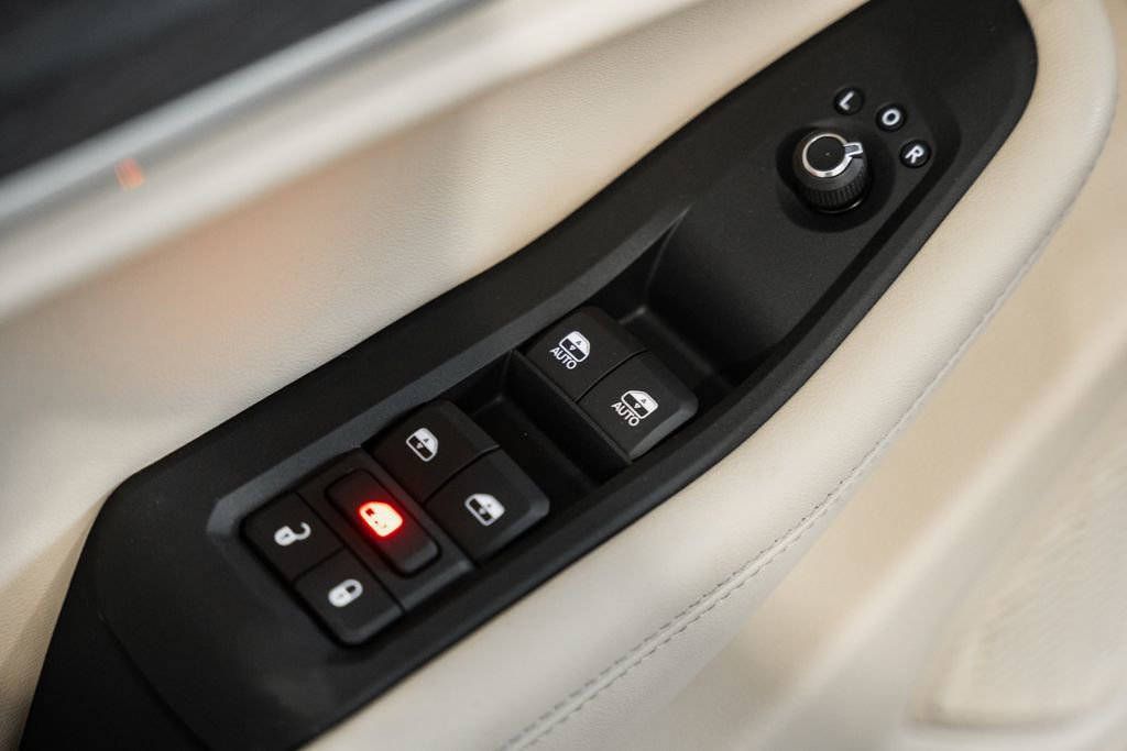 New 2025 Jeep Grand Cherokee L Limited w/ Luxury Tech Group II image 37