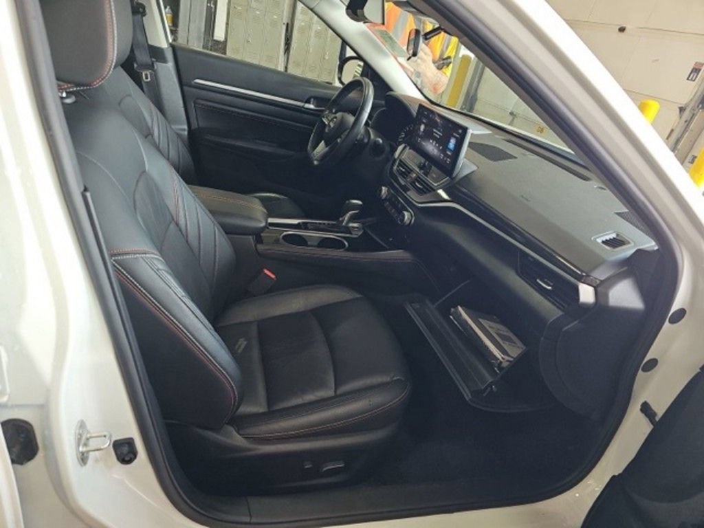 Used 2023 Nissan Altima 2.5 SR w/ SR Premium Package FWD image 9