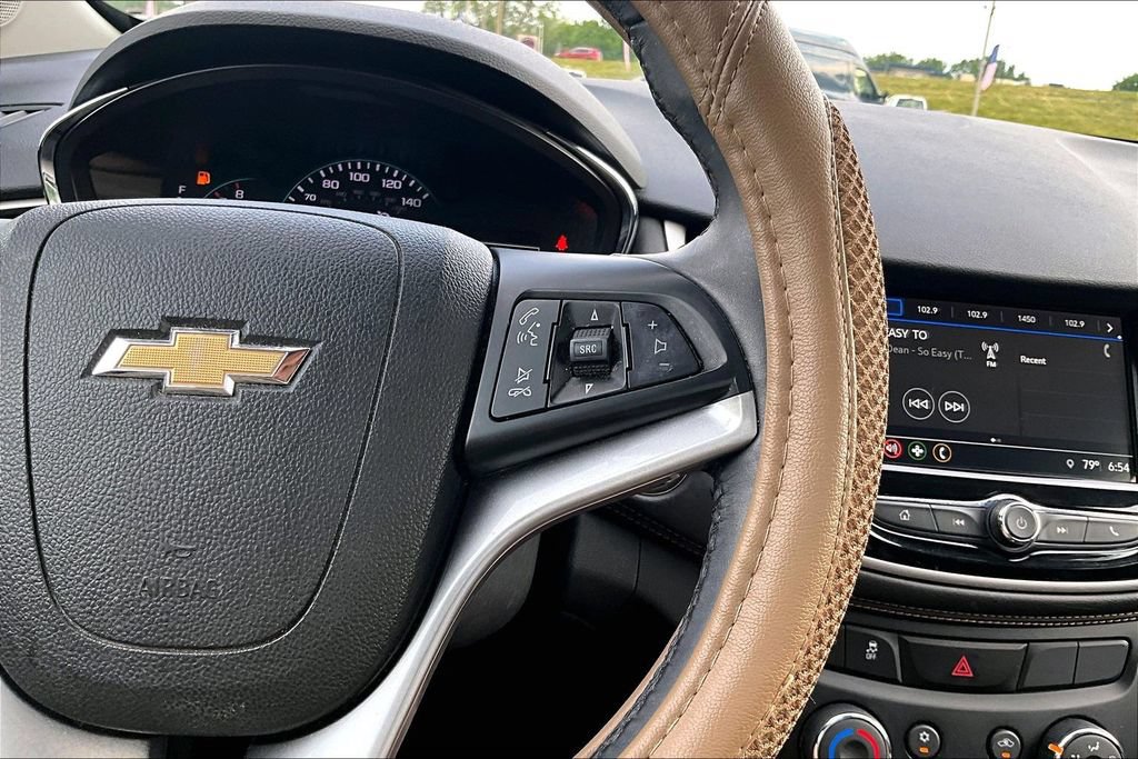 Used 2018 Chevrolet Trax LT w/ LT Convenience Package AWD/4WD image 18
