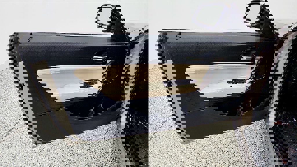 Used 2016 BMW 228i xDrive Convertible image 11