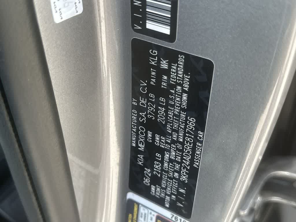 Used 2024 Kia Forte LXS w/ LXS Technology Package FWD image 17
